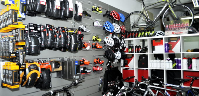 Imagen del interior de la tienda de bicicletas Quesada Bikes